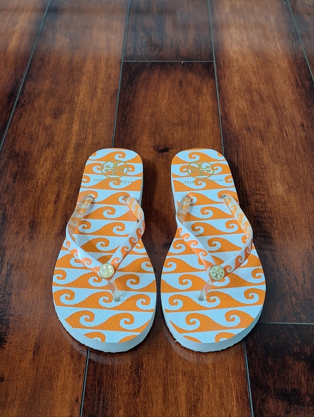 Tory Burch Orange Wave Print Flip Flops – Women's Size 8/9